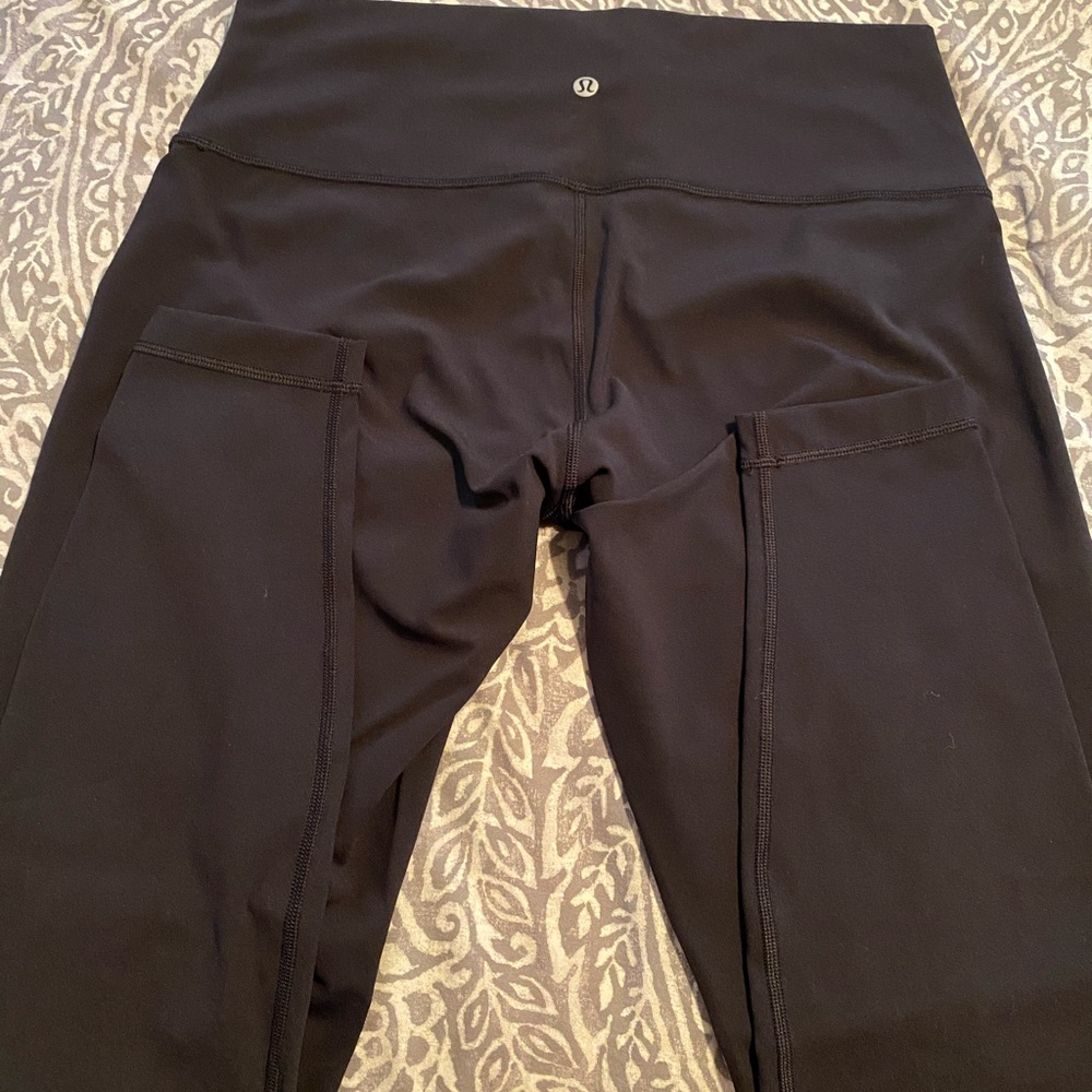 Lululemon Wunder Under 28” Black legging. Size 12